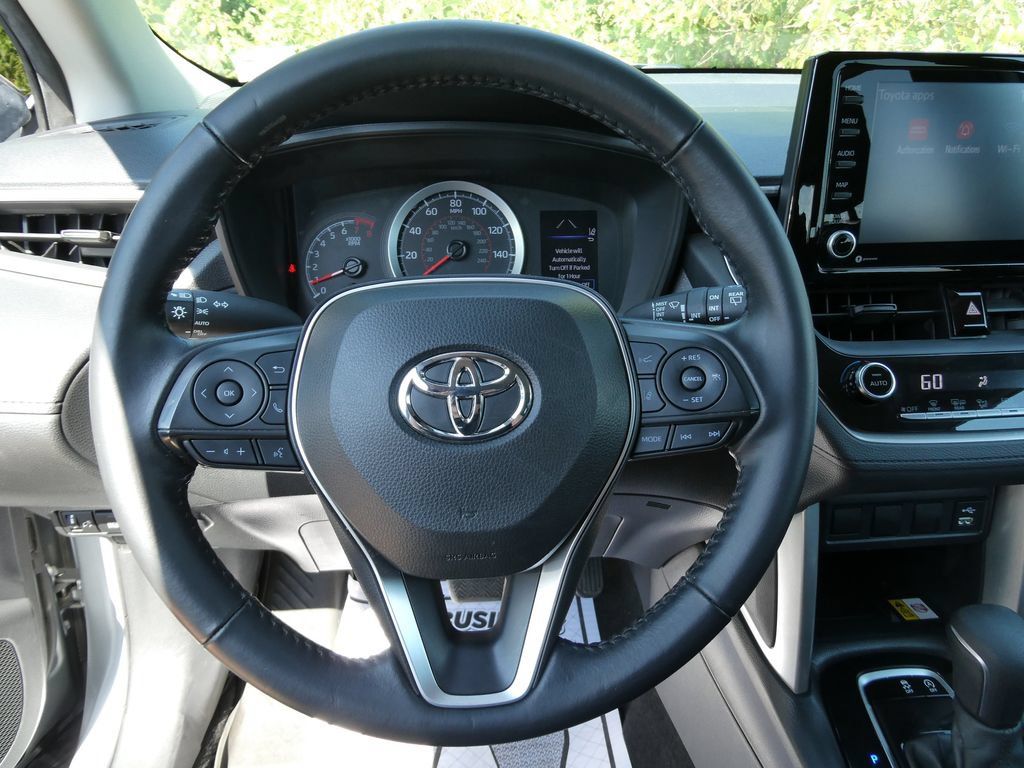 Used 2022 Toyota Corolla Cross LE AWD/4WD image 33
