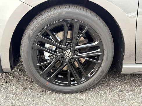 New 2026 Toyota Camry Hybrid FWD image 11