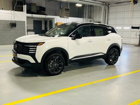New 2026 Nissan Kicks SR FWD image 12