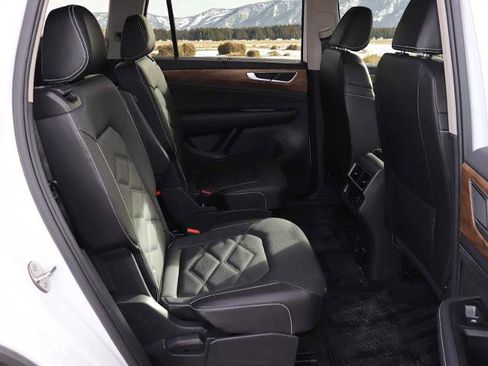 Used 2025 Volkswagen Atlas SE image 26