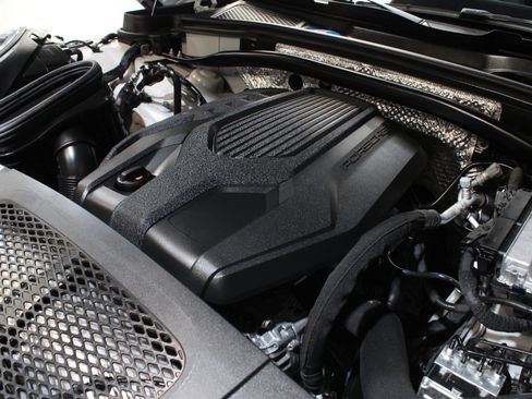 Used 2025 Porsche Macan w/ Premium Package Plus AWD/4WD image 22