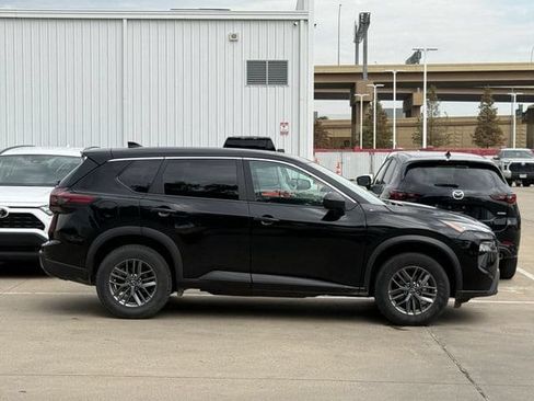 Used 2024 Nissan Rogue S AWD/4WD image 3