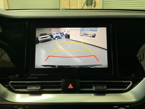 Used 2022 Kia Niro LXS w/ Digital Cluster Package image 21