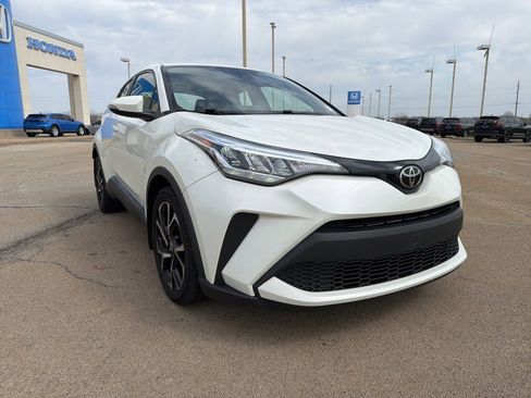 Used 2020 Toyota C-HR XLE image 3