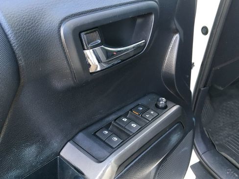 Used 2021 Toyota Tacoma TRD Off-Road w/ Technology Package AWD/4WD image 22