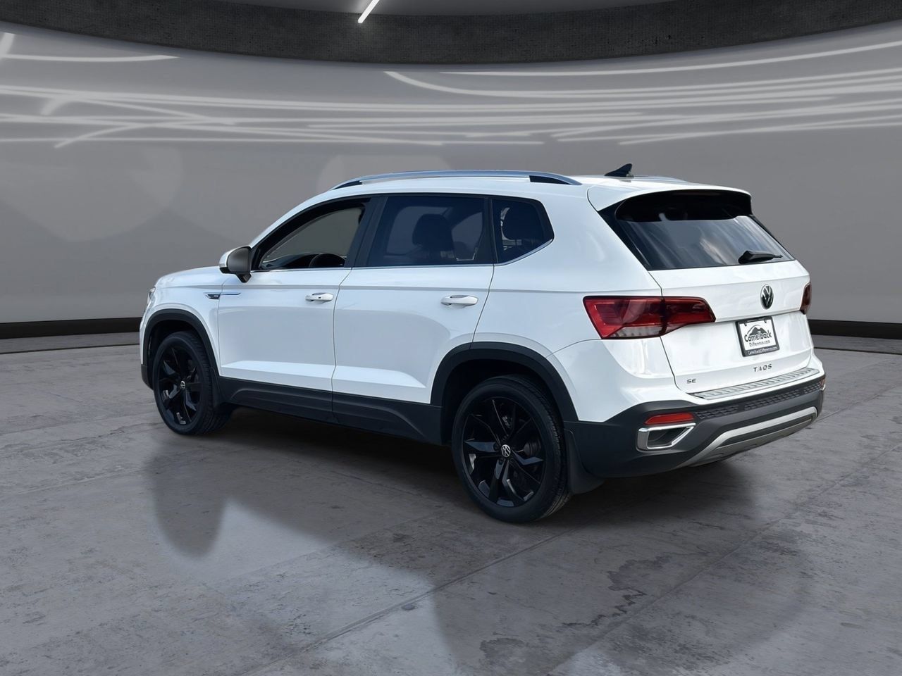 Used 2022 Volkswagen Taos SE w/ Panoramic Sunroof Package FWD image 4