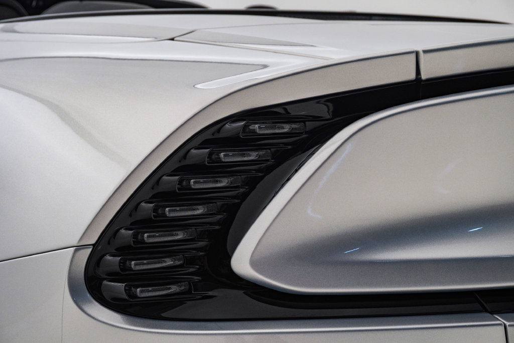 Used 2026 Aston Martin Vanquish Convertible RWD image 15