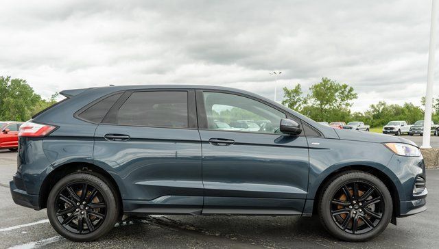 Used 2022 Ford Edge ST-Line w/ Cold Weather Package AWD/4WD image 5