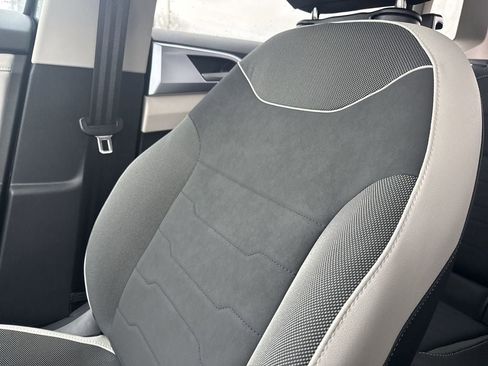 New 2026 Volkswagen Taos SE FWD image 40