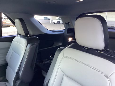 Used 2021 Ford Explorer XLT w/ Equipment Group 202A image 22