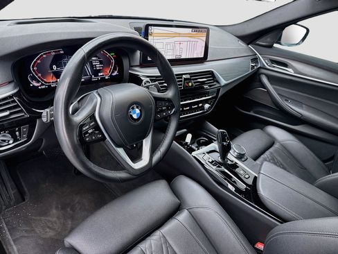 Used 2023 BMW 530i w/ Premium Package RWD image 7