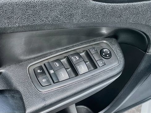 Used 2021 Chrysler 300 Touring L RWD image 17