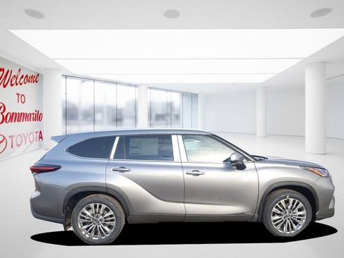 New 2026 Toyota Highlander Platinum image 5