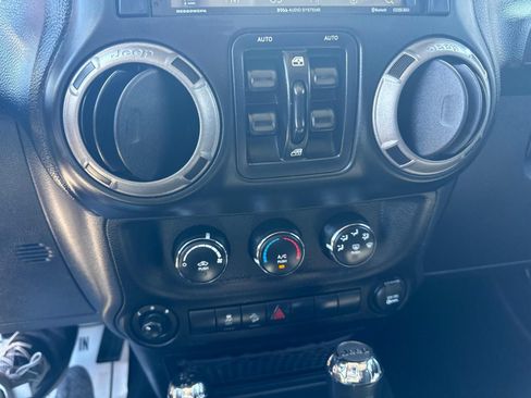 Used 2014 Jeep Wrangler Unlimited Sport w/ Quick Order Package 24S AWD/4WD image 9