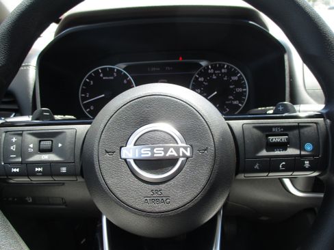 Used 2023 Nissan Rogue SV AWD/4WD image 16