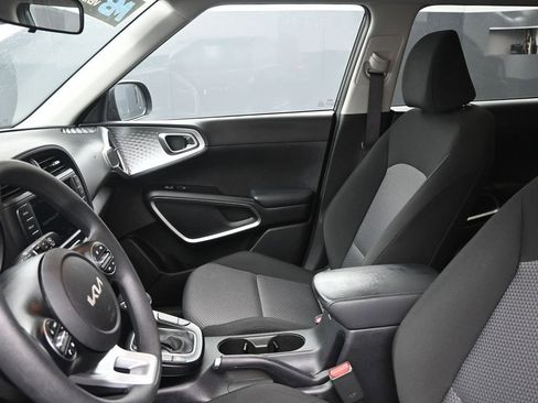 Used 2025 Kia Soul LX w/ LX Technology Package image 21
