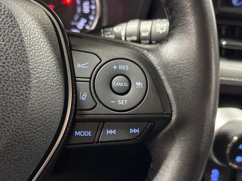 Used 2021 Toyota RAV4 XLE Premium AWD/4WD image 27
