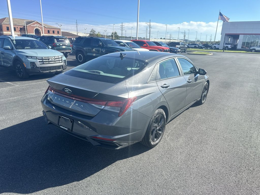 Used 2023 Hyundai Elantra SEL FWD image 8