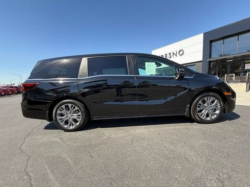 Used 2025 Honda Odyssey Touring image 16