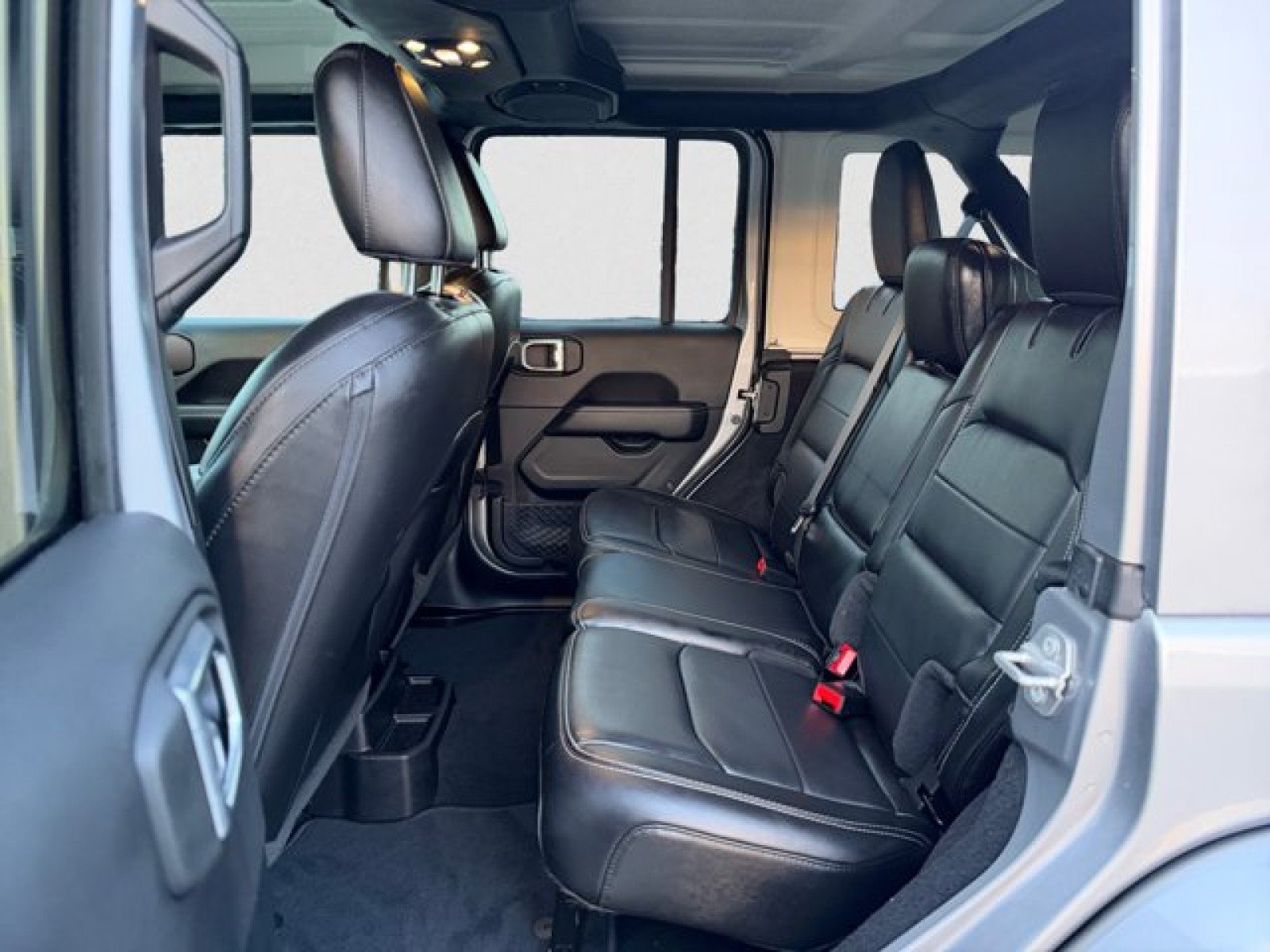 Used 2021 Jeep Wrangler Unlimited Sahara AWD/4WD image 16
