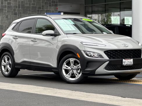 Used 2023 Hyundai Kona SEL FWD image 2
