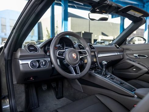 Used 2025 Porsche 718 Boxster image 4