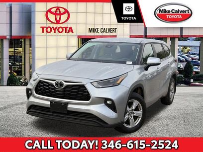 Used 2024 Toyota Highlander LE