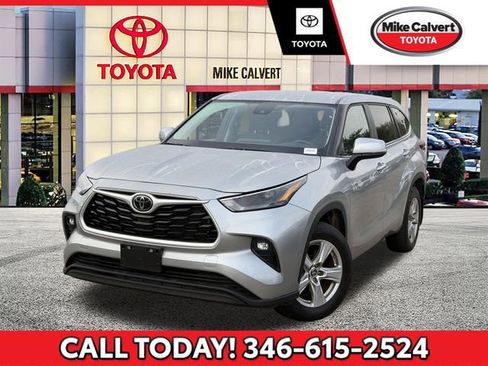 Used 2024 Toyota Highlander LE image 1