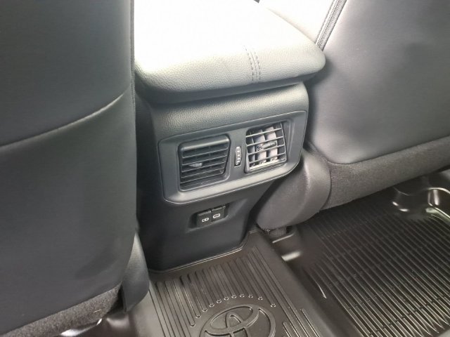 Used 2024 Toyota RAV4 XSE AWD/4WD image 9