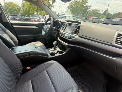 Used 2017 Toyota Highlander Plus AWD/4WD image 13