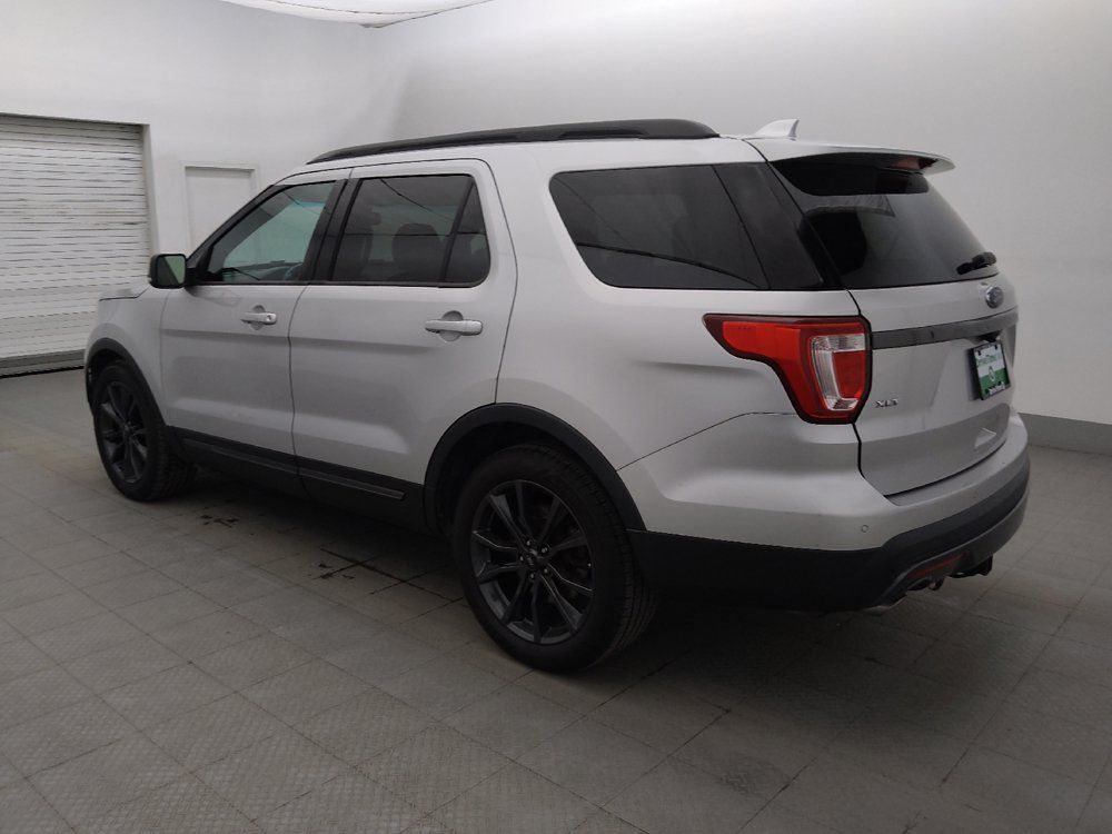 Used 2017 Ford Explorer XLT w/ Equipment Group 202A FWD image 3