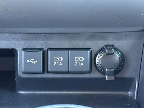 Used 2021 Toyota Highlander XLE AWD/4WD image 21