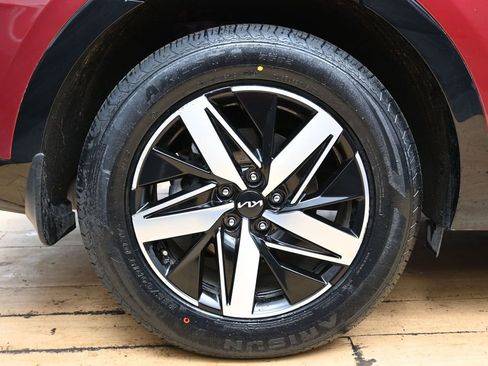 Used 2023 Kia Sorento S w/ Panoramic Sunroof Package image 14