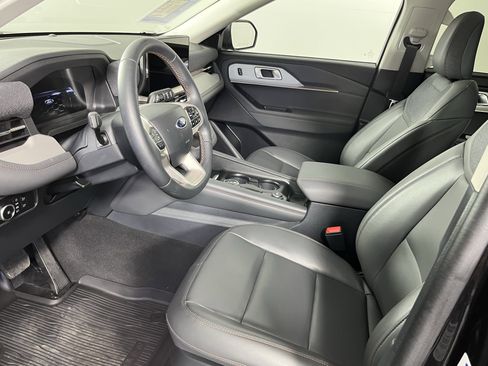 Used 2025 Ford Explorer Active w/ Active Comfort Package image 10