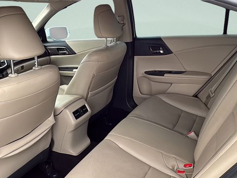 Used 2017 Honda Accord Touring image 21