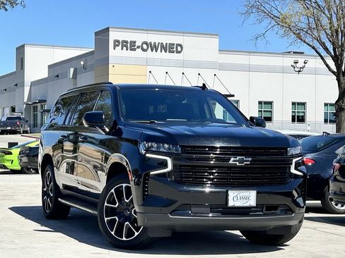 Used 2024 Chevrolet Suburban RST image 2