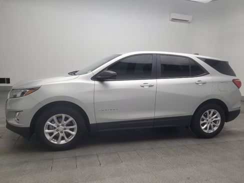 Used 2021 Chevrolet Equinox LS w/ LS Convenience Package FWD image 2