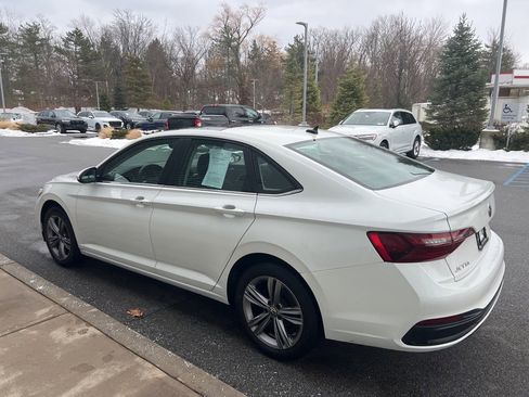 Used 2023 Volkswagen Jetta SE w/ Panoramic Sunroof Package image 39