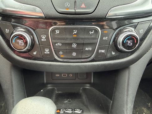 Used 2022 Chevrolet Equinox Premier image 16