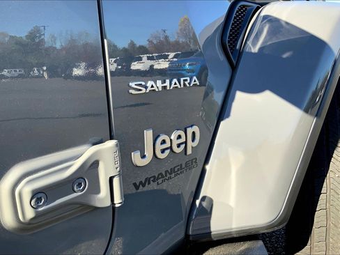 Certified 2021 Jeep Wrangler Unlimited Sahara w/ Cold Weather Group image 28