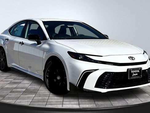 New 2026 Toyota Camry Hybrid image 1