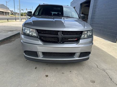 Used 2017 Dodge Journey SE w/ Flexible Seating Group FWD image 3