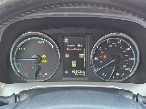 Used 2017 Toyota RAV4 XLE image 6