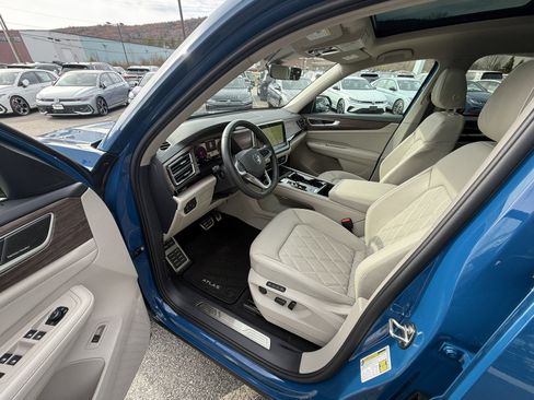 Used 2025 Volkswagen Atlas SEL Premium R-Line image 10