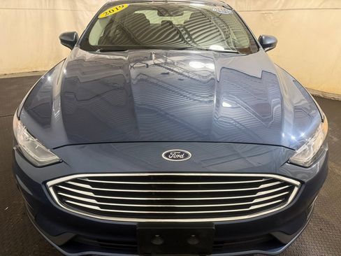 Used 2019 Ford Fusion SE image 3