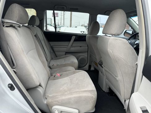 Used 2013 Toyota Highlander FWD image 12