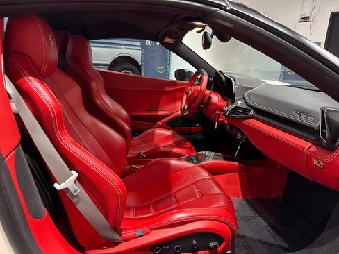 Used 2015 Ferrari 458 Spider RWD image 30