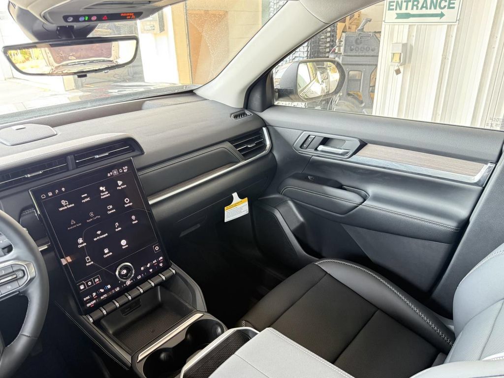 New 2026 GMC Terrain Denali w/ LPO, Floor Liner Package AWD/4WD image 20
