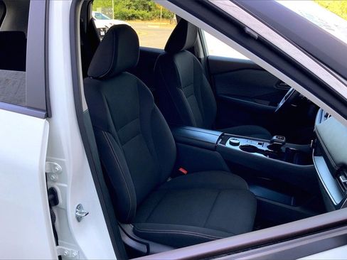 Certified 2023 Nissan Rogue S image 6