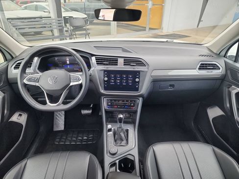 Used 2024 Volkswagen Tiguan SE AWD/4WD image 17
